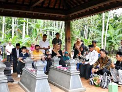 Ketua MPR RI Bamsoet Ziarah ke Makam Orangtua di Salatiga Jelang Pencoblosan Pemilu 2024