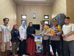 Wujud Empati, Kapolres Rohul  Kunjungi Ketua KPPS Di Jalan  Gaharu Desa Pematang Berangan Sakit Pasca Pemilu