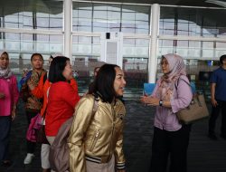Ketua Korcab I DJA I Antar Keberangkatan Ketua Cabang 4 Gabungan Jalasenastri Mabesal
