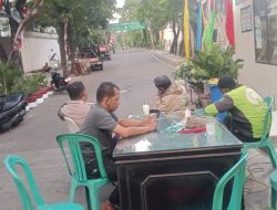 Bhabinkamtibmas Kelurahan Petamburan Patroli Dialogis Bersama FKDM Dan Pokdarkamtibmas Singgahi Pos RW 09