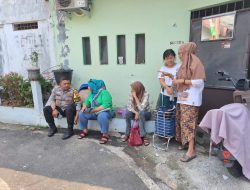 Aiptu Teguh Sambangi Warganya Di Pemukiman RT 08 RW 02 Kelurahan Gelora