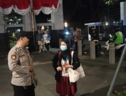 Patroli 1053 Polsek Metro Tanah Abang Patroli Malam Hari Dan Berikan Imbauan Kepada Pengguna Jalan Yang Pulang Kerja