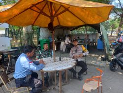 Jaga Keamanan Pengunjung di Monas, Anggota Polsubsektor Merdeka Barat Sambangi Pos Pengamanan