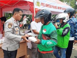 Polisi bagikan Sarapan Merdeka kepada Masyarakat Di Monas