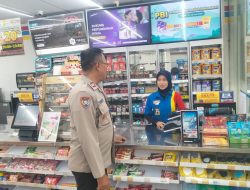 Unit Binmas Polsek Johar Baru Patroli Dialogis dan Sambang Berikan Imbauan Karyawan Indomaret