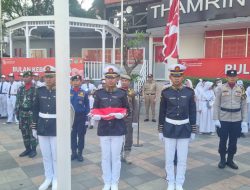 Upacara Pengibaran Bendera Merah Putih Petugas Pamdal DPR RI Dalam Rangka Bulan Kebangsaan 2024 Di Bundaran HI