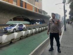 Bhabinkamtibmas Patroli Dini Hari Dan Berikan Imbauan Kepada Masyarakat Di Pemukiman Warga