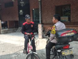 Bhabinkamtibmas Kelurahan Gunung Sahari Selatan Melaksanakan Kegiatan Sambang Dan Patroli Dialogis