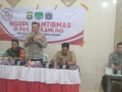 Ngopi Kamtibmas Kapolsek Johar Baru Bersama Tiga Pilar dan Warga Di Pos Sekretariat RW 01 Galur.