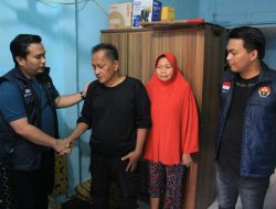 Polsek Kemayoran Melakukan Kegiatan Tali Kasih Kepada Keluarga Korban Yang Meninggal Di Sekolah SMP 10 Jakarta