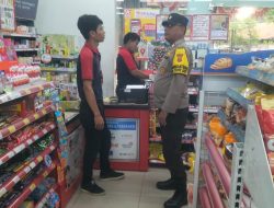 Bhabinkamtibmas Johar Baru Patroli Dialogis Berikan Imbauan Kepada Karyawan Alfamidi