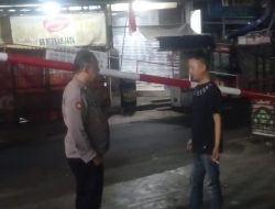 Patroli Dini Hari Polsek Metro Tanah Abang Dan Kunjungi Petugas Siskamling RW 12 Kelurahan Kebon Melati