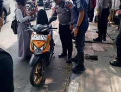 Aksi Heroik Bripka Wahyu, Dorong Motor Mogok di Jalan H. Juanda Bekasi