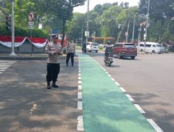 Pengabdian Personil Polsek Metro Menteng Berikan Kelancaran Pengguna Jalan Pangeran Diponegoro Pagi Hari