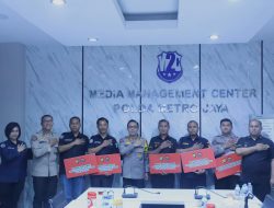 Bidhumas Polda Metro Gelar Latkatpuan Dan Beri Penghargaan 5 Personel Berprestasi