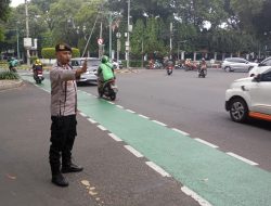 Aipda Herlyn Melaksanakan Gatur Lalin Sore Hari, Menteng Jakarta Pusat