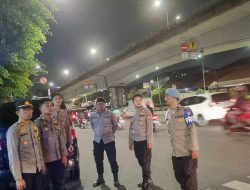 Iptu Hilal Sugiarto Pimpin Patroli Cipta Kondisi Polsek Johar Baru Antisipasi Tawuran dan Bubarkan Anak-anak Remaja Yang Nongkrong