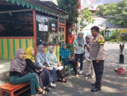 Bhabinkamtibmas Sambangi Ibu-Ibu di Wilayah Petojo, Sampaikan Pesan Kamtibmas
