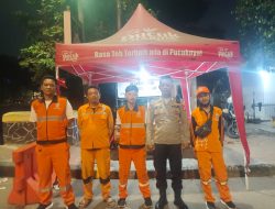 Anggota Polsubsektor Latuharhari Polsek Metro Menteng Bripka Arinovi Melaksanakan Kegiatan Strong Point Malam Hari Menjelang Subuh di Jalan Menteng Tenggulun Menteng, Jakarta Pusat