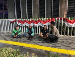 Patroli Dini Hari 1052 Samapta Polsek Metro Tanah Abang Sambangi Pengemudi Ojol Dan Berikan Imbauan Kamtibmas Di Jalan Jenderal Sudirman