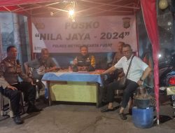 Aiptu Tafsipul Subhani Piket Binmas Cikini Polsek Metro Menteng Pemantauan di Posko Nila Jaya 2024, Jembatan Perbatasan Kali Pasir Dengan Kwitang Senen, Jakarta Pusat.