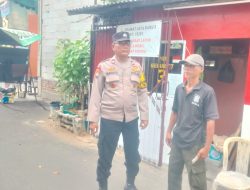 Patroli Wilayah Bhabinkamtibmas Kelurahan Johar Baru Sambang Ke Pos Keamanan Pemukiman Warga