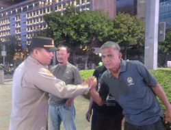 Ipda Faisal Ali Akbar Memberikan Himbauan Kamtibmas Kepada Warga Masyarakat di Bundaran HI, Menteng Jakarta Pusat