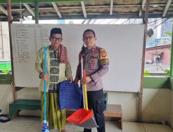 Polri Peduli Tempat Ibadah Serahkan Alat Kebersihan Untuk Masjid Al Muhajirin