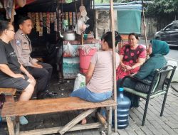 Bhabinkamtibmas Sambangi Warga RW 09 Kebon Melati Berikan Imbauan Kamtibmas