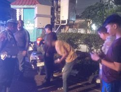 Kanit Provost Membubarkan Pemuda Yang Nongkrong Guna Mengantisipasi Aksi Tawuran