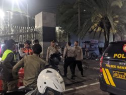 Kapolsubsektor Mangga Dua Selatan Bersama Tiga Pilar Melaksanakan Patroli Antisipasi Tawuran Antar Warga