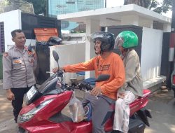 Memberikan Imbauan Kamtibmas Kepada Pengendara Sepeda Motor
