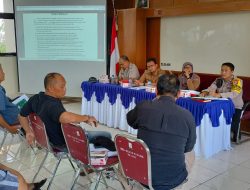 Bhabinkamtibmas Kelurahan Kebon Kosong Menghadiri Kegiatan Sosialisasi Pemilihan Ketua LMK