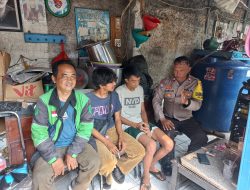 Mendekat Pilkada Bhabinkamtibmas Kwitang Sambang Dialogis Sampaikan Pesan Kamtibmas Kepada Warga RW 06