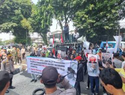 Polsek Johar Baru Melakukan Pengamanan Unjuk Rasa di Depan Gedung BPOM RI