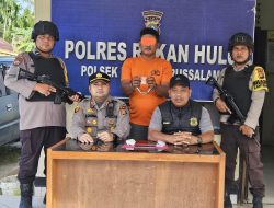 Pria Ini Tak Berkutik Saat Diamankan Personil Kuntodarussalam Dalam Kasus Sabu