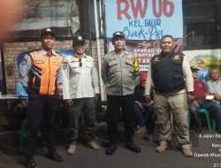 Bhabinkamtibmas Kelurahan Galur Bersama Satpol. PP dan FKDM Patroli Dialogis Sambang Ke Pos RW 06