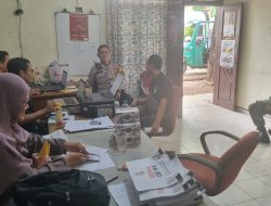 Bhabinkamtibmas Dan Babinsa Kelurahan Karet Tengsin Kunjungi Panitia Pemungutan Suara (PPS)