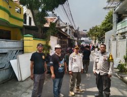 Memasuki Kampanye Pilkada DKI Jakarta Bhabinkamtibmas Karang Anyar bersama Tiga Pilar Melakukan Sambang Pemukiman