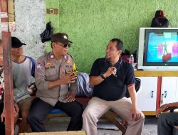 Sambang Dialogis, Bhabinkamtibmas Ajak Tokoh Masyarakat Bahu Membahu Menjaga Keamanan Menjelang Pilkada