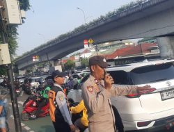 Kapolsubektor Tanah Tinggi Melaksanakan Pengaturan Lalu Lintas Pagi Hari Jalan Letjend Suprapto