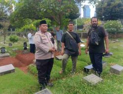 Bhabinkamtibmas Petamburan Takziah Warga RW 02 Sebagai Bentuk Rasa Belasungkawa