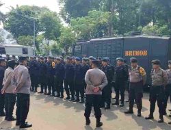Waka Polsek Pimpin Pengamanan Dan Antisipasi Unjuk Rasa Di Gedung DPR RI
