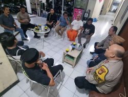 Ngopi Kamtibmas Di Pos Satkamling RW 09 Kelurahan Kebon Kacang Jelang Pilkada DKI Jakarta