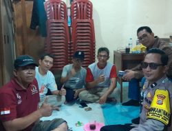 Menjelang Pilkada DKI Jakarta Bhabinkamtibmas Kampung Rawa bersama Kanit Reskrim Sambangi Ketua RT dan Staf RW