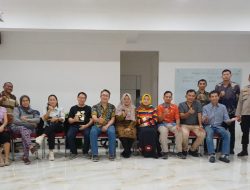 Bhabinkamtibmas Cempaka Putih Timur Menghadiri Musyawarah Peremajaan Rt 04 Rw 07