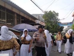 Cegah Tawuran Pelajar, Anggota Polsubsektor Petojo Sambang ke Sekolah Beri Himbauan