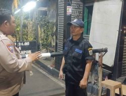 Patroli Dialogis Dini Hari, Bhabinkamtibmas Petamburan Sambangi Poskamling RT 01/06