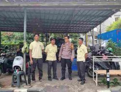 Jelang Pilkada DKI Bhabinkamtibmas Karet Tengsin Patroli Dialogis Dan Sambangi Petugas Security Rusun Karet