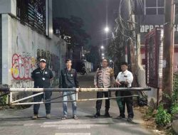 Bhabinkamtibmas Karet Tengsin Gabung Pokdarkamtibmas Laksanakan Siskamling RT 04/06